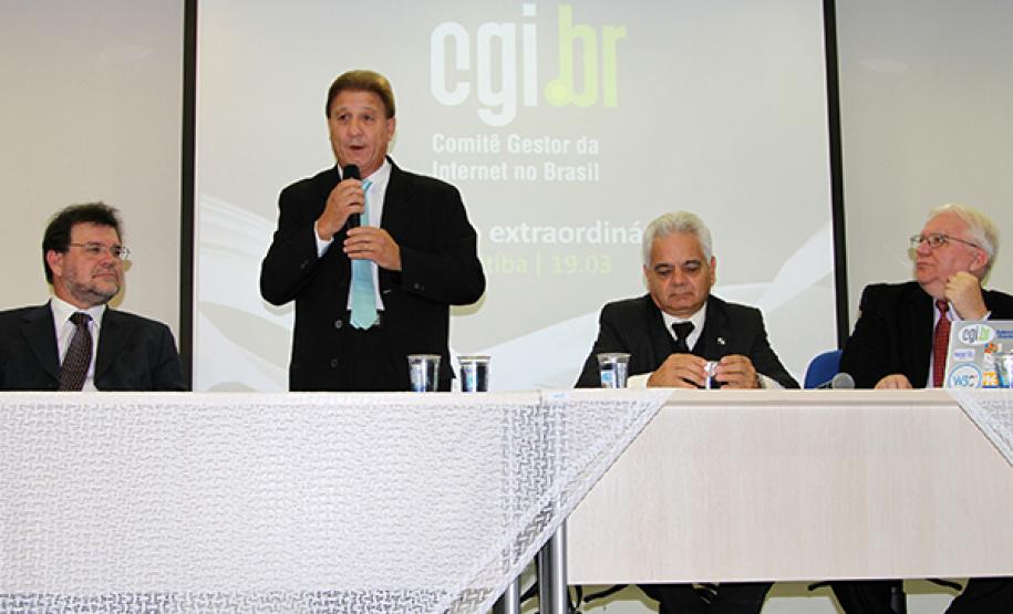 Para o presidente da Celepar, Jacson Carvalho Leite, o uso de soluções de tecnologia da informação e comunicação por parte do governo do Estado tem por objetivo ofertar serviços públicos de qualidade à população paranaense