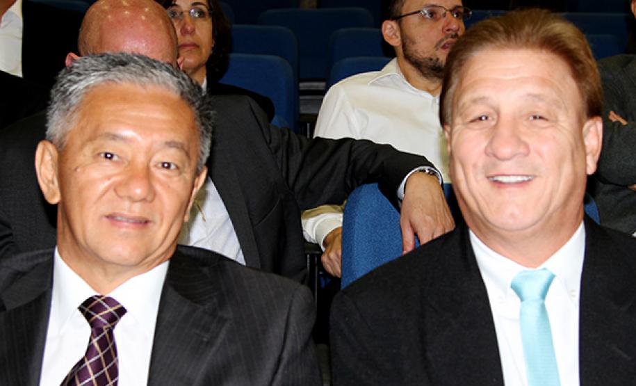 Deputado Teruo Kato e o presidente Jacson Leite na abertura do evento