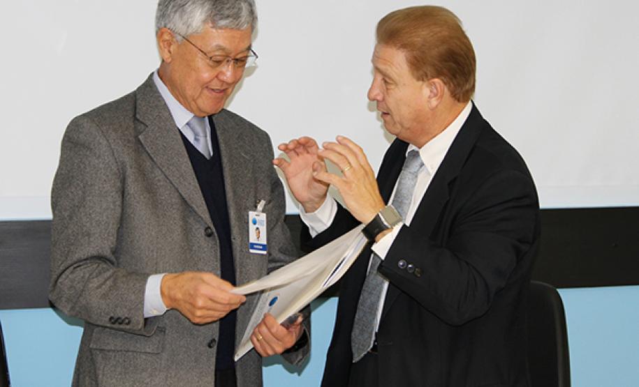 Conselho de Administração O secretário Cassio Taniguchi e o presidente Jacson Leite tratam de assuntos relativos a TI no Governo do Estado