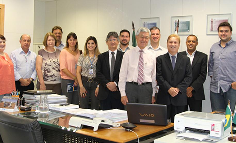 Equipes da Celepar e Secretaria de Planejamento  ao lado do secretário Cassio Taniguchi e do presidente Jacson Carvalho Leite, participaram da apresentação do SAPM
