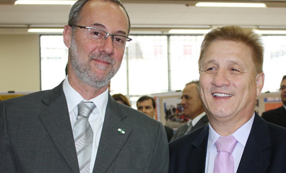 O diretor-geral do Detran, Marcos Traad e o presidente da Celepar, Jacson Carvalho Leite, participaram da 19ª Edição do Conip, realiada em São Paulo