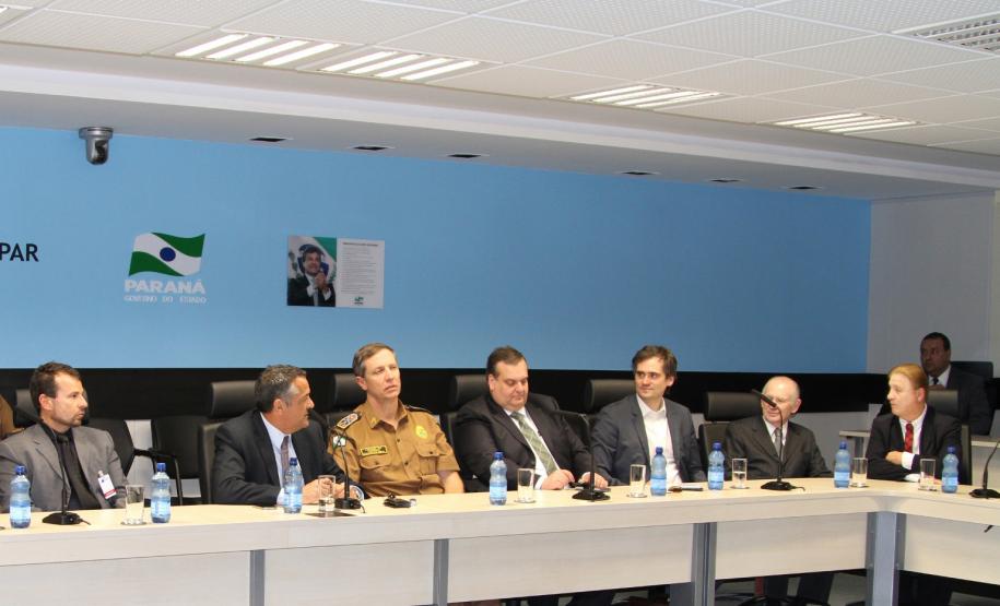 Soluções modernas de TI para a área de segurança pública no Estado do Paraná Reunião na Celepar para apresentação de sistema de TI para a área de segurança pública