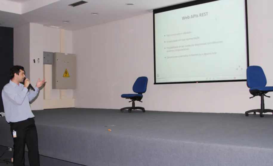 Catálogo de APIs da Celepar é apresentado aos empregados