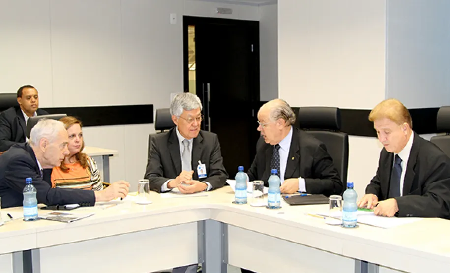 Governo estuda medidas para simplificar trâmite de documentos na administração estadual Reunião do COSIT na Celepar