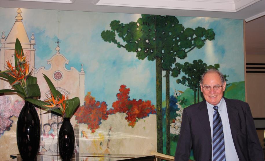 Na foto  o diretor administrativo-financeiro da Companhia de Informática do Paraná, Lucio Alberto Hansel, vai ocupar uma vaga de suplente e o presidente da Celepar, Jacson Carvalho Leite, continua na diretoria da Associação Brasileira de Entidades Estaduais de Tecnologia da Informação e Comunicação (Abep), ele foi reeleito como presidente do Conselho Fiscal