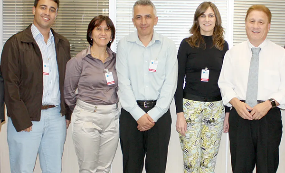 O presidente da Celeapr (dir) como grupo do Prodest: Gustavo Mendonça, Marisa Oliveira, Wideraldo Patrocínio e Márcia Ballarini