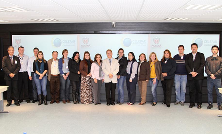 O grupo da Celepar e da Secretaria da Familia que participou da reunião na Companhia de Tecnologia da Informação e Comunicação do Paraná