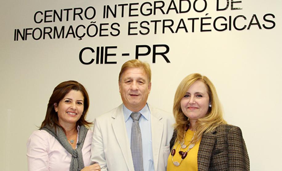 Leticia Raimundo, diretora geral da SEDS, Jacson Carvalho Leite, presidente da Celepar e Magali Breda, assessora para gestão da informação da SEDS