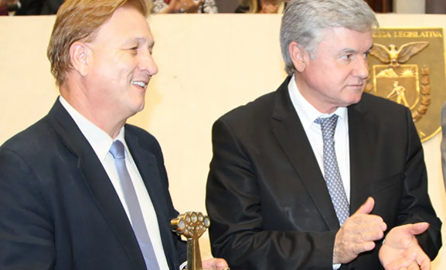 Município de Engenheiro Beltrão vence a categoria de TIC do I Prêmio Gestor Público do Paraná Presidente da Celepar, Jacson Carvalho Leite e o presidente da Assembleia Legislativa, deputado Valdir Rossoni