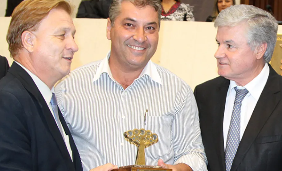 Município de Engenheiro Beltrão vence a categoria de TIC do I Prêmio Gestor Público do Paraná Jacson Carvalho Leite, Elias Lima e Valdir Rossoni