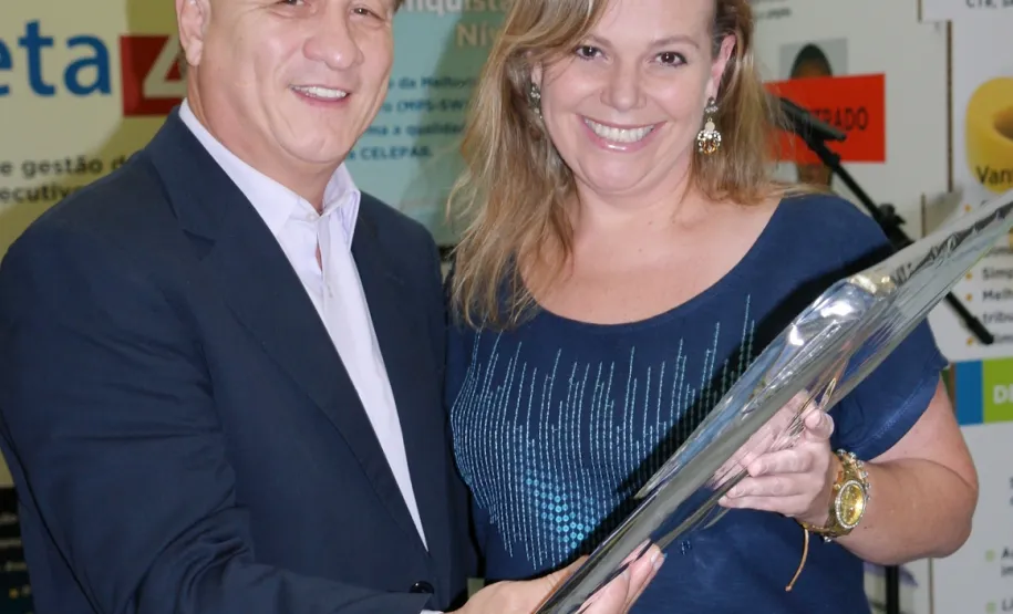 Katleen Grani de Souza Fanckin homenageada pelos seus 15 anos de serviços prestados na Celepar