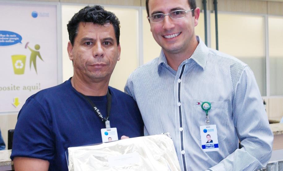 Claudinei Aparecido Nunes, homenageado pelos seus 25 anos de serviços prestados na Celepar.