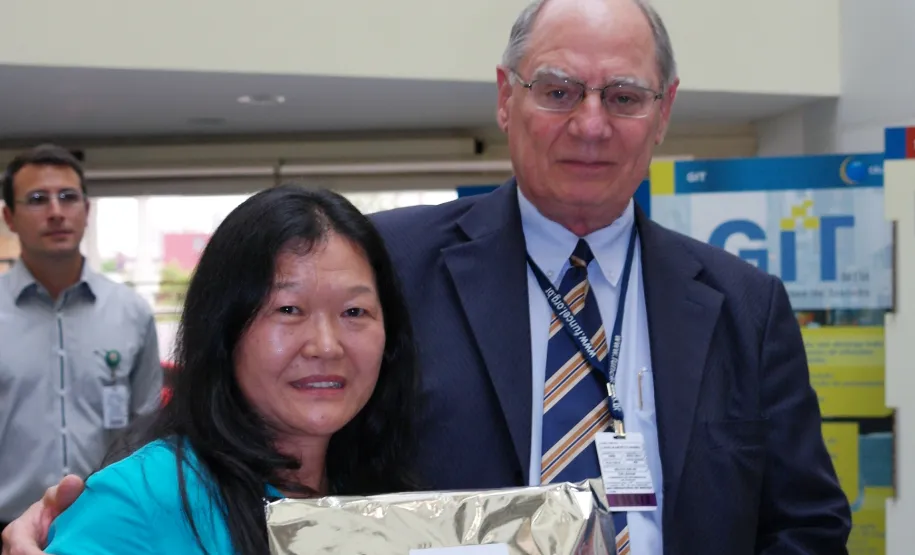 Keiko Shinohara homenageada pelos seus 35 anos de serviços prestados na Celepar.