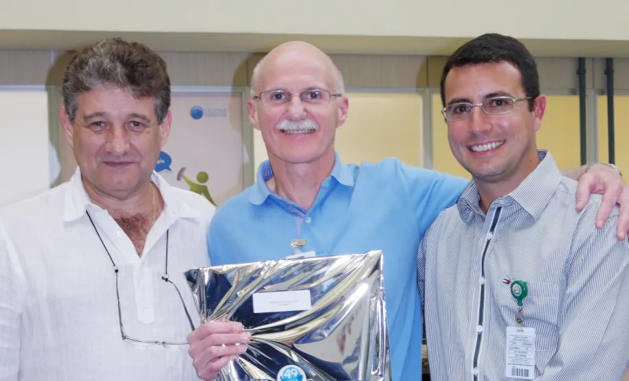 Rogerio Pietszekovski homenageado pelos seus 35 anos de serviços prestados na Celepar.