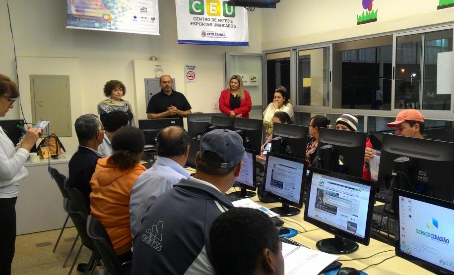 Curso de Acesso à Internet e Redes Sociais inclui mais de 60 idosos de Pato Branco no mundo digital