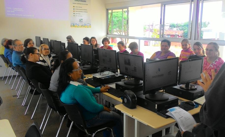 Curso de Acesso à Internet e Redes Sociais inclui mais de 60 idosos de Pato Branco no mundo digital
