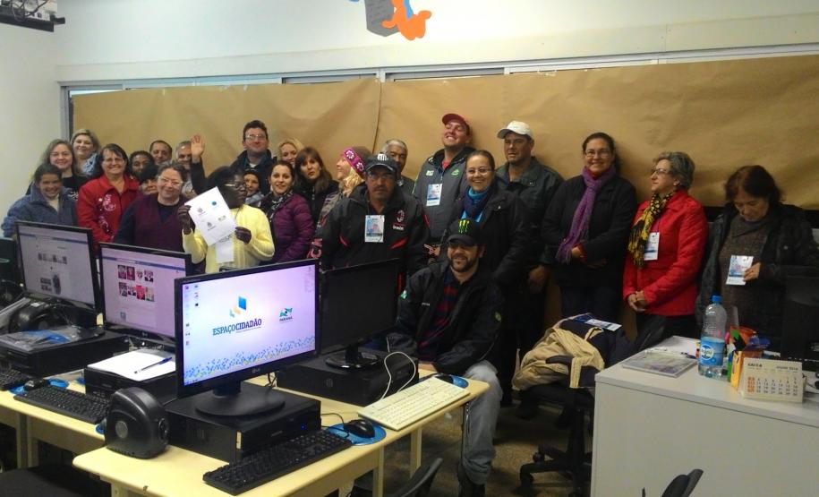 Curso de Acesso à Internet e Redes Sociais inclui mais de 60 idosos de Pato Branco no mundo digital