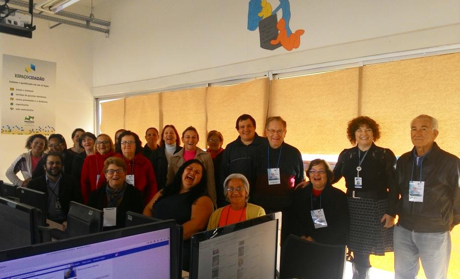 Curso de Acesso à Internet e Redes Sociais inclui mais de 60 idosos de Pato Branco no mundo digital