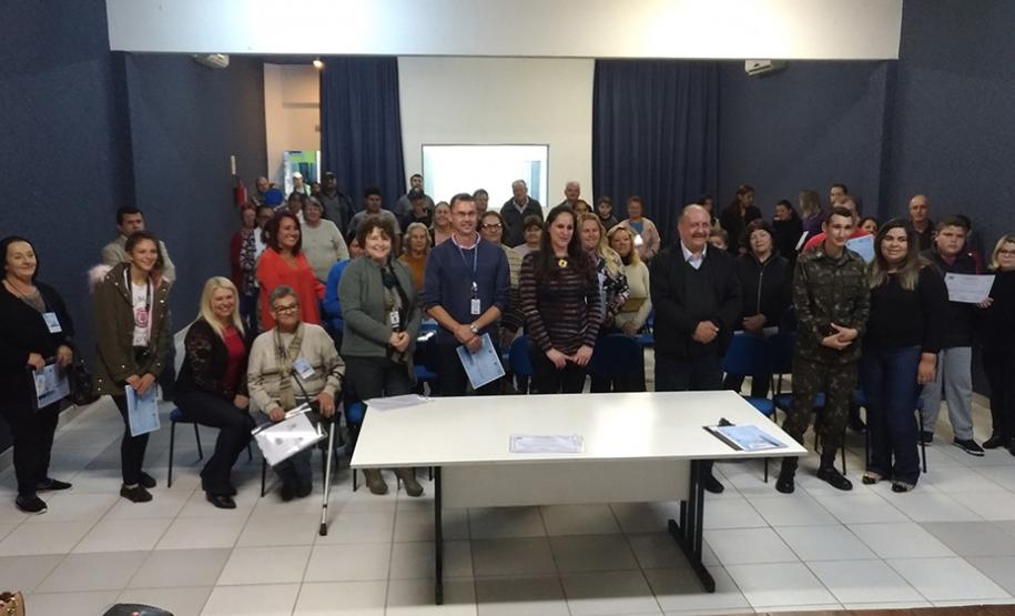 Curso Básico de Smartphone para idosos é realizado na Lapa