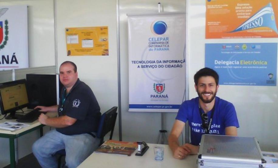 Cleverson Rafael Fiorelli e Carlos Guilherme Iop Linhares prestaram assistência técnica aos órgãos do governo do Estado na Expovizinhos 2011