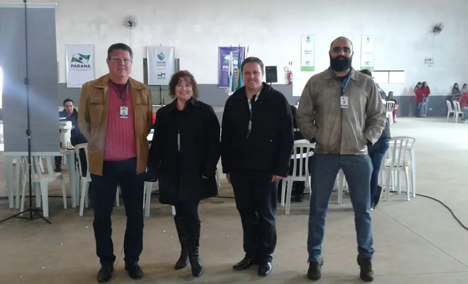 Celepar participa do programa Paraná Cidadão em Teixeira Soares Eriel Macuco Filho, Dircélia Alessi, Ouphir Pesch e Roberto Tonete