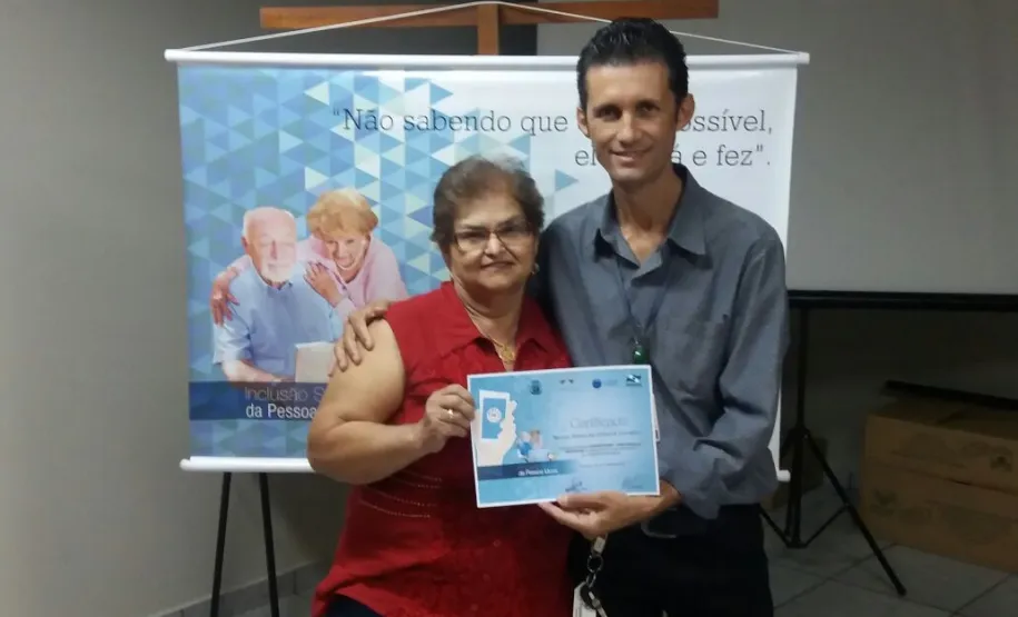 Curso de smartphone para idosos em Cafezal do Sul.