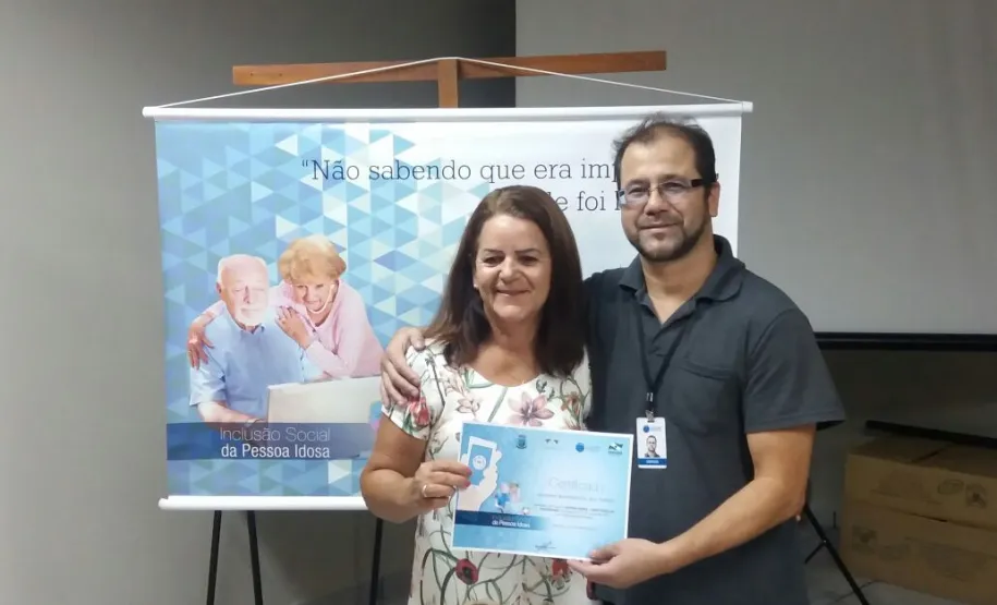 Curso de smartphone para idosos em Cafezal do Sul.