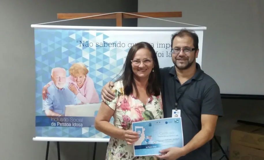 Curso de smartphone para idosos em Cafezal do Sul.