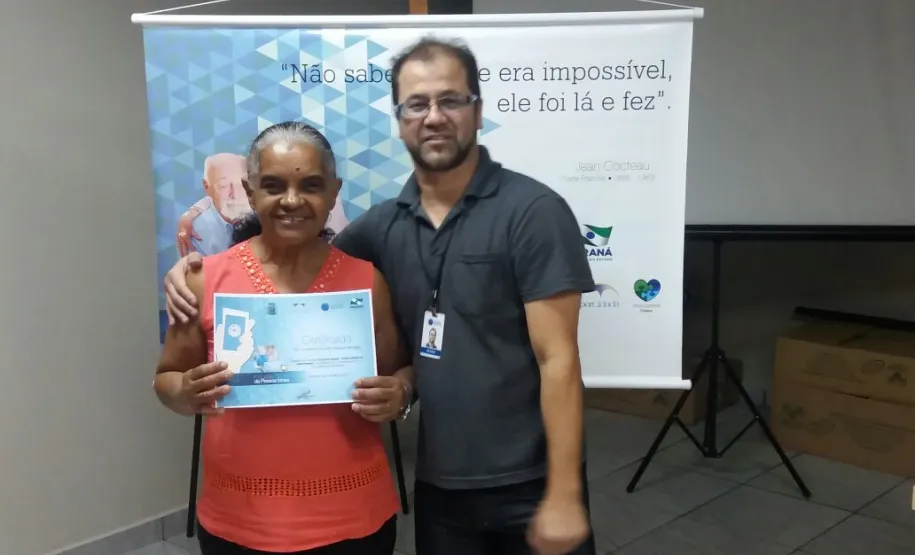 Curso de smartphone para idosos em Cafezal do Sul.