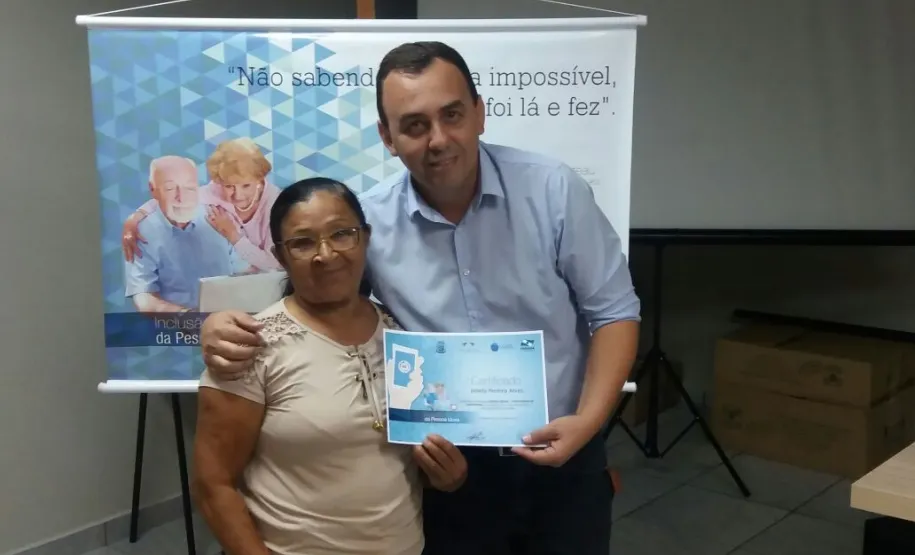 Curso de smartphone para idosos em Cafezal do Sul.