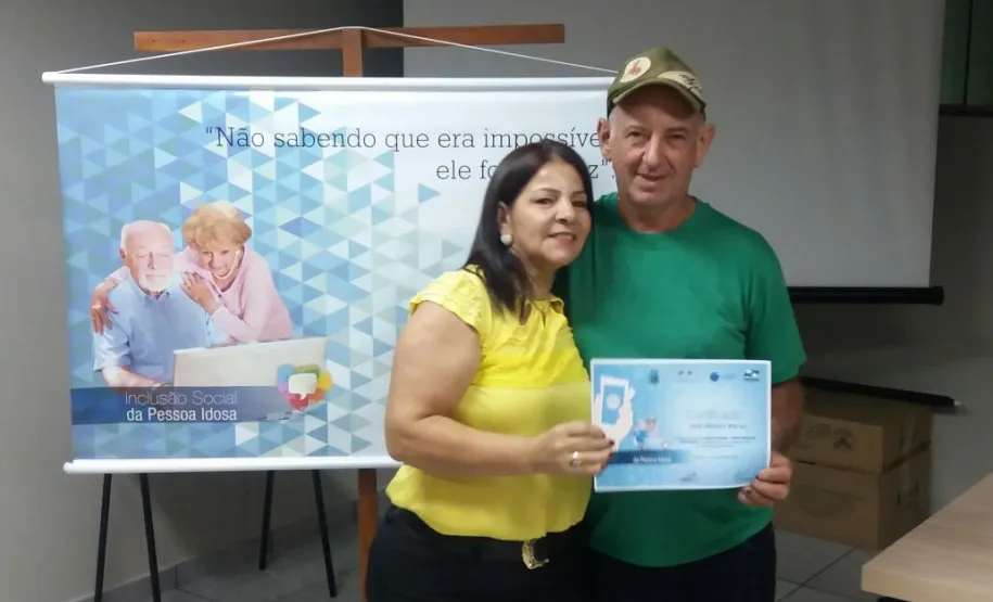 Curso de smartphone para idosos em Cafezal do Sul.