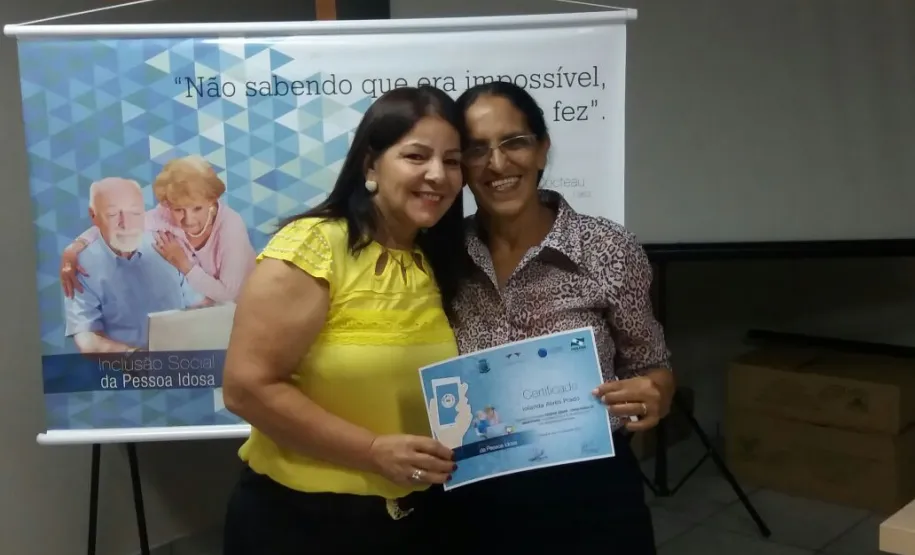 Curso de smartphone para idosos em Cafezal do Sul.