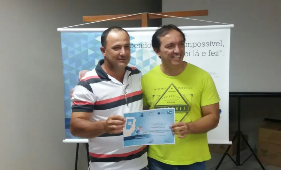 Curso de smartphone para idosos em Cafezal do Sul.