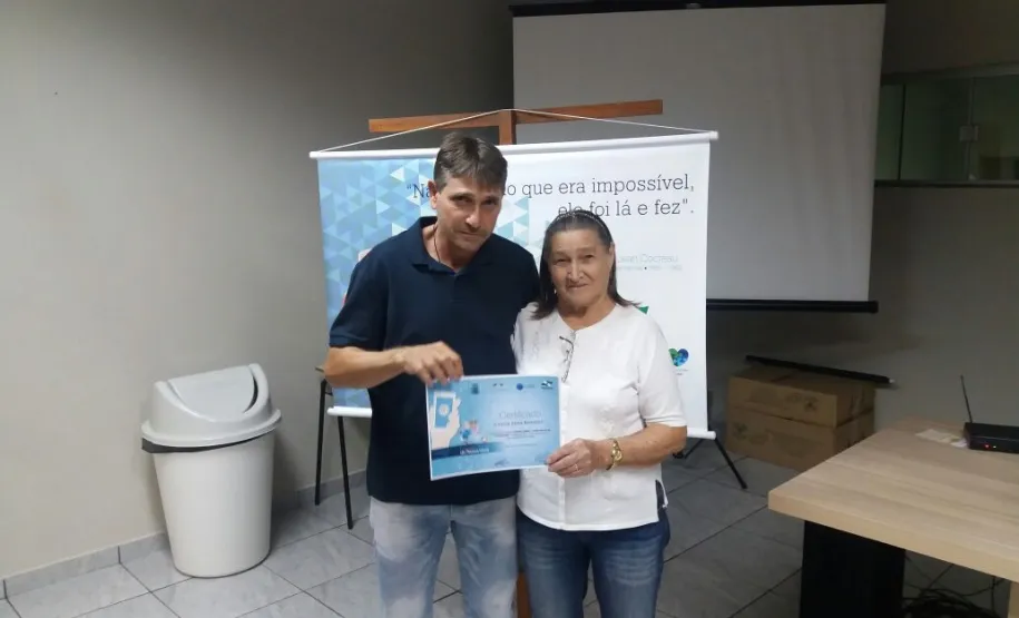Curso de smartphone para idosos em Cafezal do Sul.