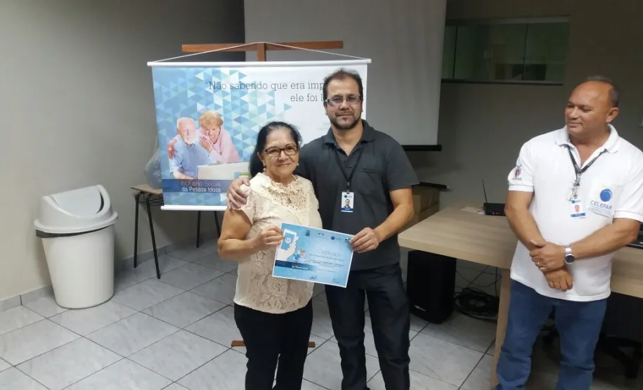Curso de smartphone para idosos em Cafezal do Sul.