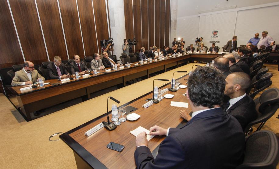 Governador Beto Richa em reunião com o secretariado do estado. Curitiba, 16/12/2015. Foto: Pedro Ribas/ANPr