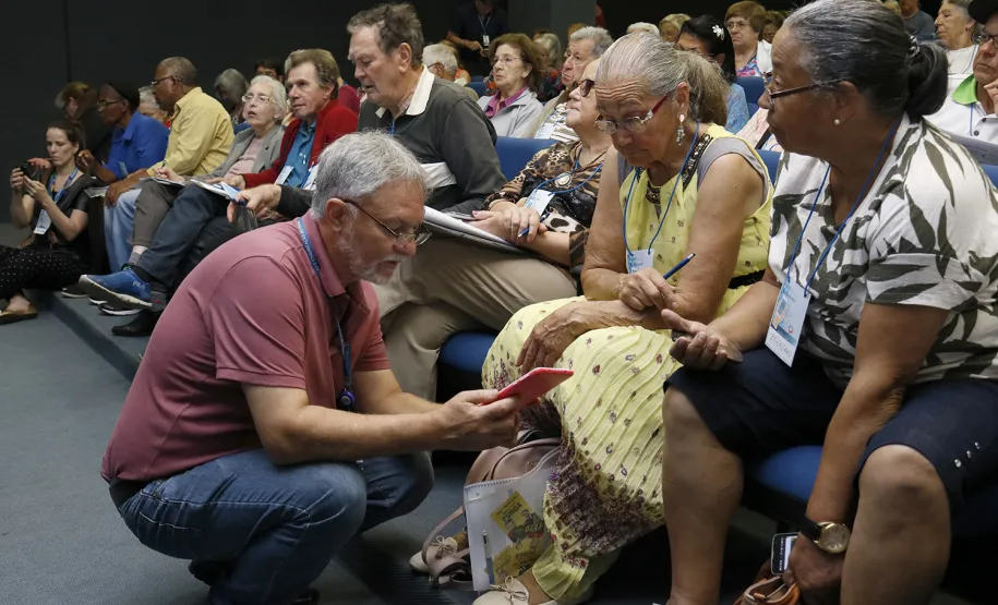 180 idosos participam do Curso Básico de Smartphone na Celepar