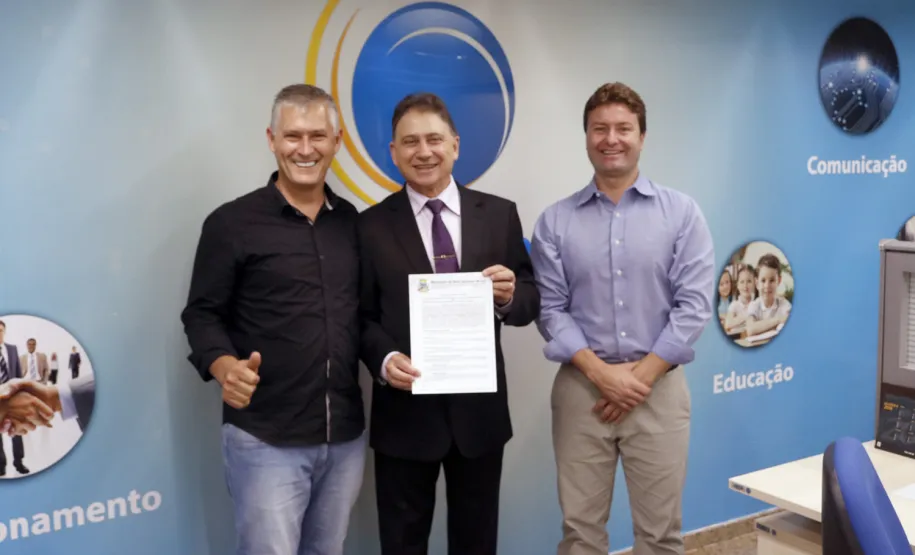 Prefeitura de Bom Sucesso do Sul e Celepar assinam contrato para implantação da solução Expresso