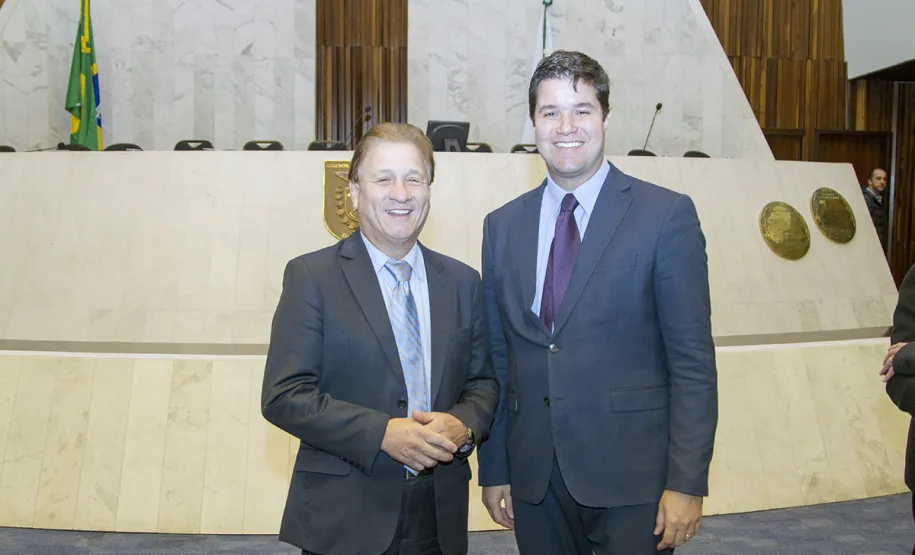 Uso responsável da internet por crianças e adolescentes é tema de audiência pública na Assembleia Jacson Carvalho Leite e o deputado estadual Guto Silva