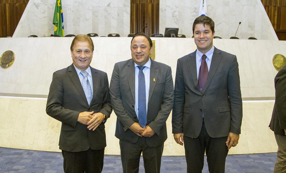 Jacson Carvalho Leite e os deputados estaduais Hussein Bakri e Guto Silva