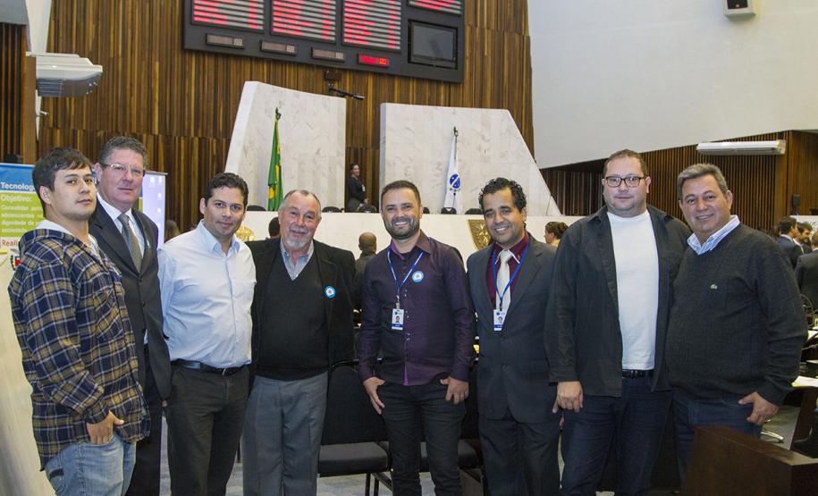 Jonathan Ruy, Eriel Macuco Filho, Reginaldo Santos, Antonio Schimaleski, Julio bueno, Ataide Oliveira, Cesar Retzlaff e Valderi Pereira