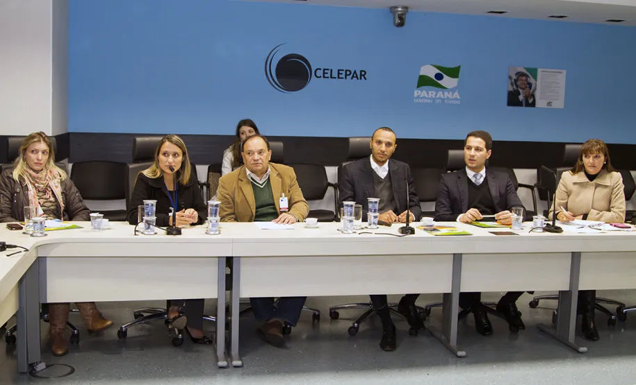 Deputado Paulo Litro visita a Celepar e conhece o Programa Rede Jovem