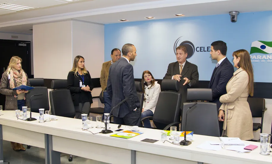 Deputado Paulo Litro visita a Celepar e conhece o Programa Rede Jovem