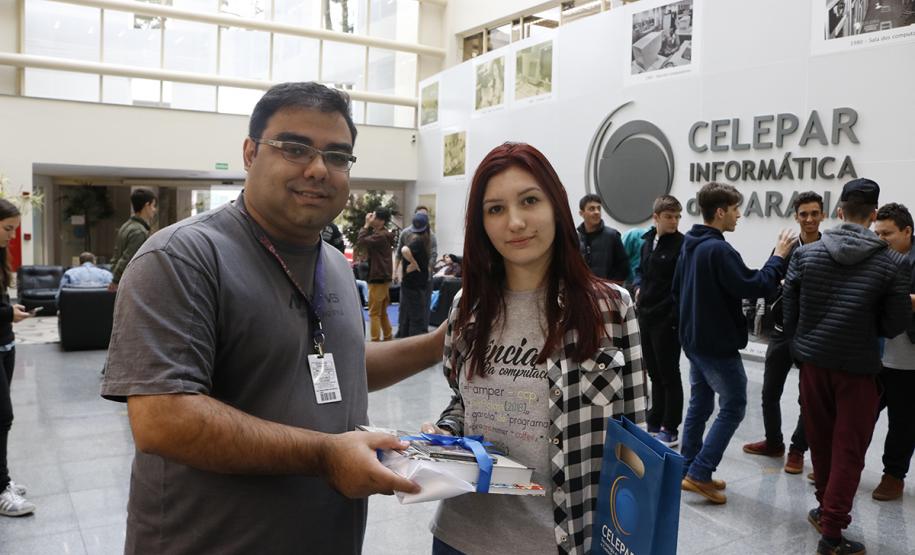 Estudantes de Ampére conhecem estrutura tecnológica da Celepar