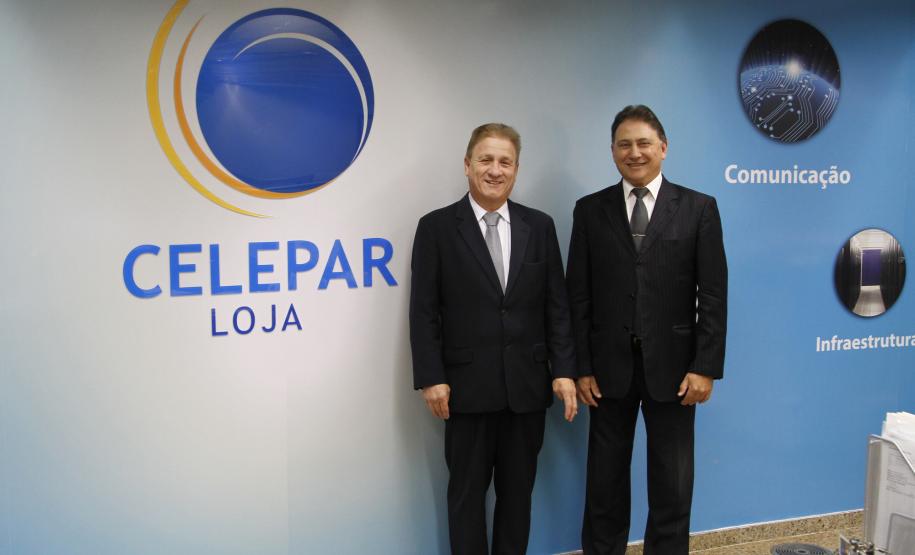 O presidente da Celepar, Jacson Carvalho Leite, e o diretor de Mercado, Nelson Garcia, trabalham para levar soluções modernas de administração às prefeituras paranaenses