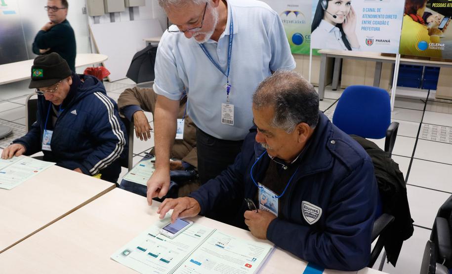 Mais uma turma com alunos da terceira idade foi formada pela Celepar. Ao todo, 58 pessoas com idade acima de 60 anos participaram do Curso Básico de Smartphone que a companhia oferta gratuitamente.