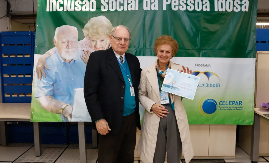 Mais uma turma com alunos da terceira idade foi formada pela Celepar. Ao todo, 58 pessoas com idade acima de 60 anos participaram do Curso Básico de Smartphone que a companhia oferta gratuitamente.