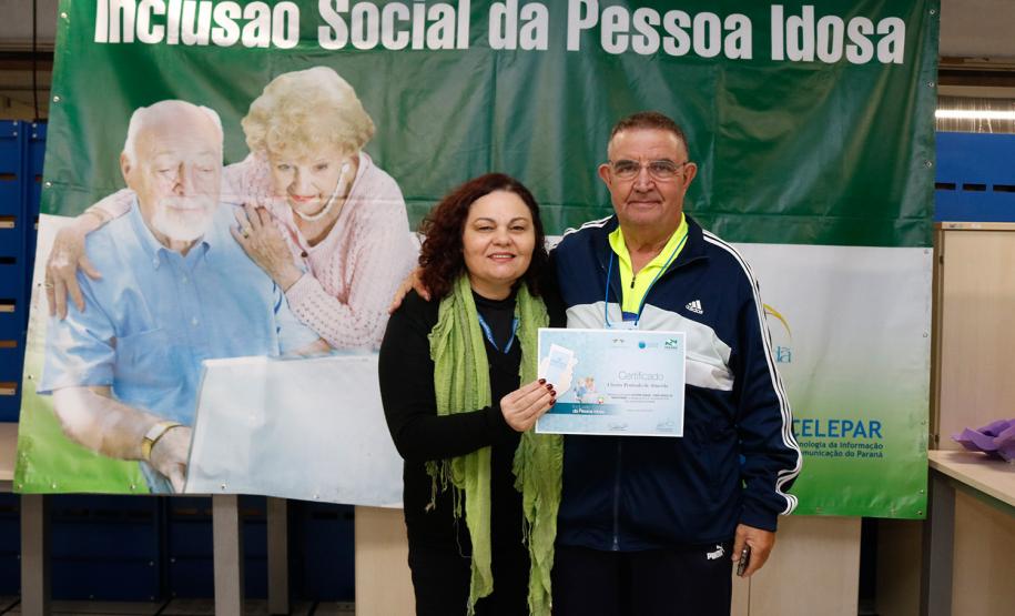 Mais uma turma com alunos da terceira idade foi formada pela Celepar. Ao todo, 58 pessoas com idade acima de 60 anos participaram do Curso Básico de Smartphone que a companhia oferta gratuitamente.