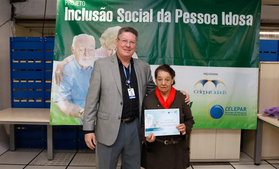 Mais uma turma com alunos da terceira idade foi formada pela Celepar. Ao todo, 58 pessoas com idade acima de 60 anos participaram do Curso Básico de Smartphone que a companhia oferta gratuitamente.