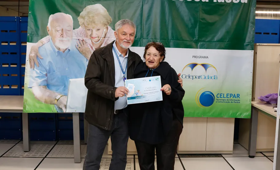 Mais uma turma com alunos da terceira idade foi formada pela Celepar. Ao todo, 58 pessoas com idade acima de 60 anos participaram do Curso Básico de Smartphone que a companhia oferta gratuitamente.